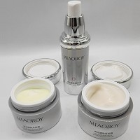 苗御堂 嫩肤三宝套 混合斑家居断黑三宝(亮颜晚霜30g+皙颜日霜30g+精华液30ml)