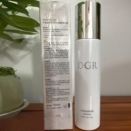 诚美 DGR神经酰胺美容液150ml 质地滑爽不黏腻,渗透肌底,滋润干燥,紧致水嫩