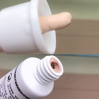 金俪炫 莹肌亲肤粉底液(象牙白)50g(瓷肌细肤粉底液)质地丝滑、轻盈服贴、透亮自然、明亮柔滑