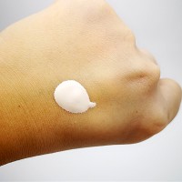 束颜坊 美津亮颜粉底液30g 亲肤丝滑配方、轻盈服贴、修饰肤色、透亮自然、明亮柔滑